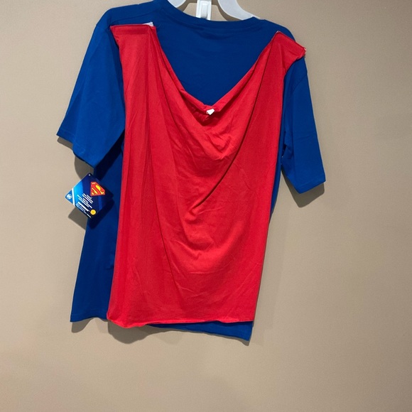 DC Superman T shirt size XL. Removable cape with Velcro. - Picture 3 of 5